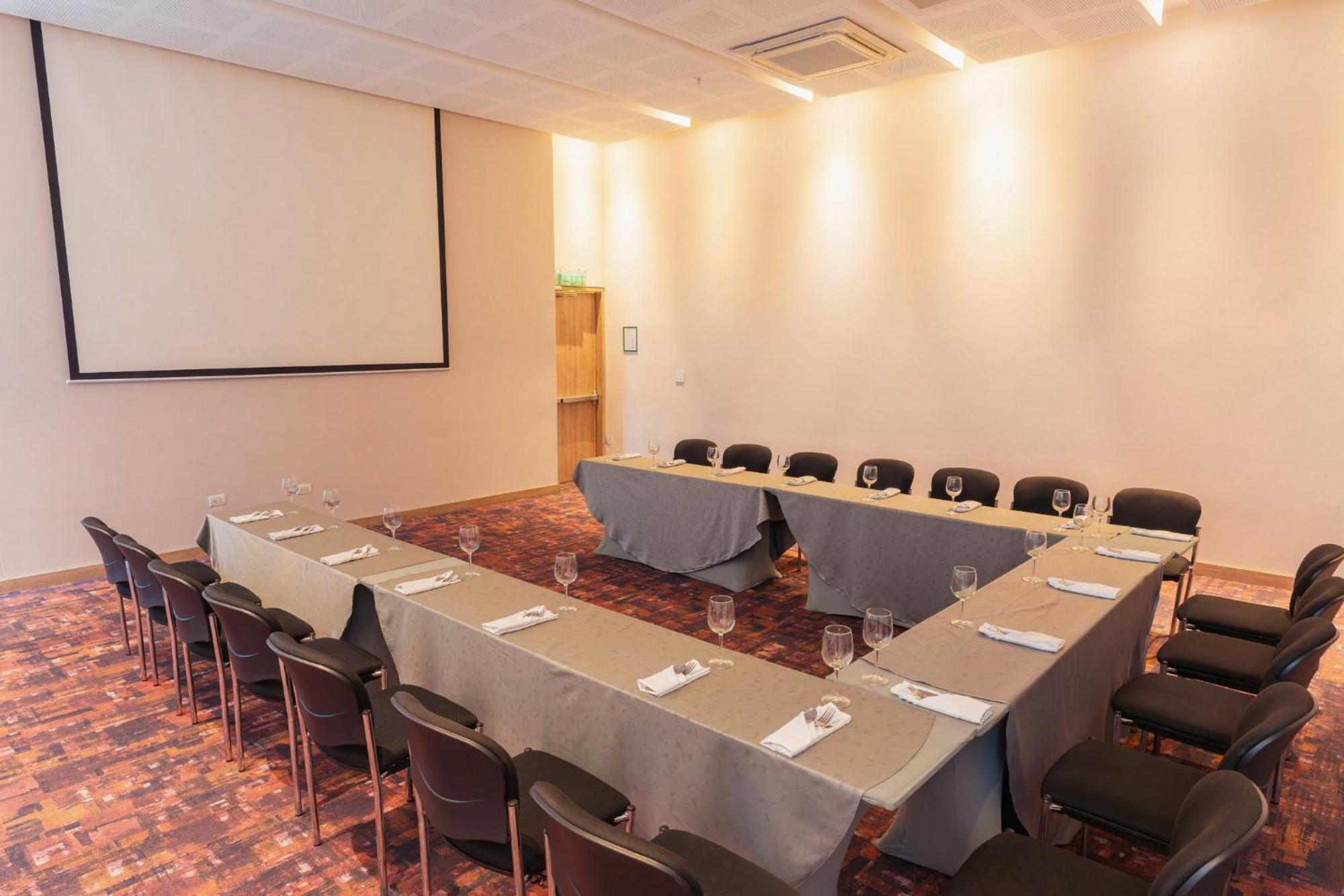Holiday Inn Cucuta By Ihg Eksteriør bilde Meeting room