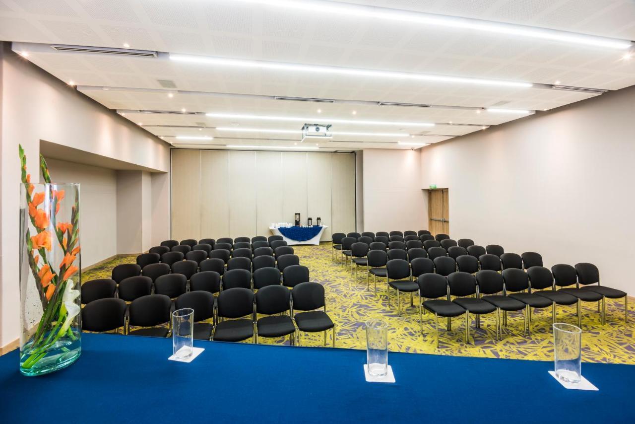 Holiday Inn Cucuta By Ihg Eksteriør bilde Meeting room
